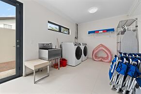 NEW Premium 4BR Large Pool Outdoor Kitchen