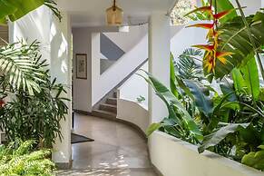 Stylish 2BR w Pool Near Candolim and Coco Beach