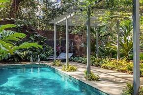 Stylish 2BR w Pool Near Candolim and Coco Beach