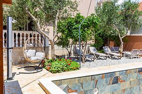 Lovely Leisure Apartments With Pool