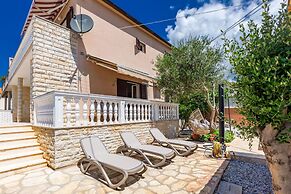 Lovely Leisure Apartments With Pool