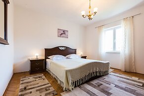 Lovely Leisure Apartments With Pool