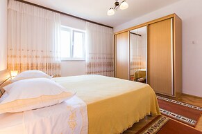 Lovely Leisure Apartments With Pool