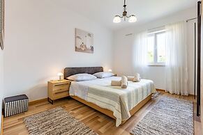 Lovely Leisure Apartments With Pool