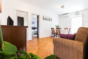 Lovely Leisure Apartments With Pool