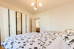 Lovely Leisure Apartments With Pool