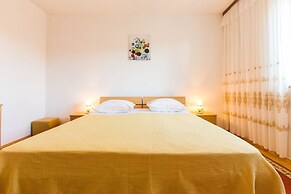 Lovely Leisure Apartments With Pool