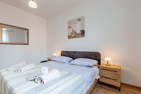 Lovely Leisure Apartments With Pool