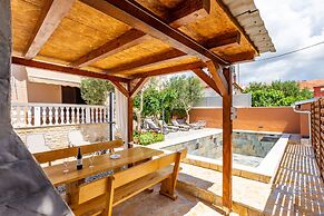 Lovely Leisure Apartments With Pool