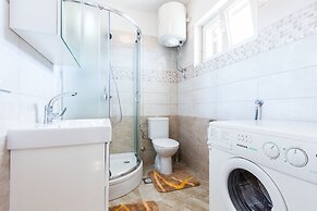 Lovely Leisure Apartments With Pool