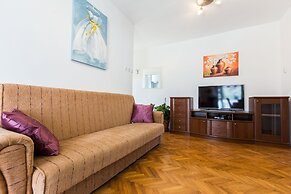 Lovely Leisure Apartments With Pool