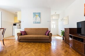 Lovely Leisure Apartments With Pool