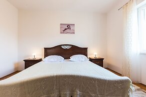 Lovely Leisure Apartments With Pool