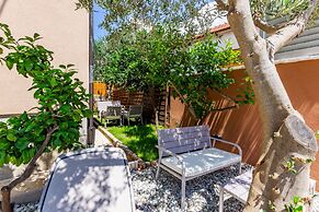 Lovely Leisure Apartments With Pool