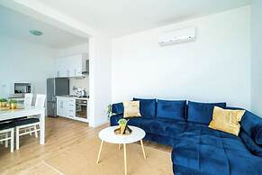 Chill Out Old Town & Seaview Apartments