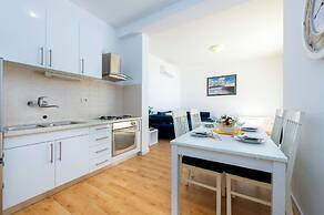 Chill Out Old Town & Seaview Apartments