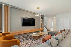 Incredible 10bd Summerkitchen Windsor Cay