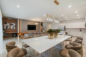 Incredible 10bd Summerkitchen Windsor Cay