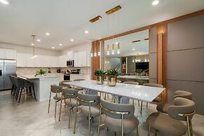 Incredible 10bd Summerkitchen Windsor Cay