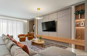 Incredible 10bd Summerkitchen Windsor Cay