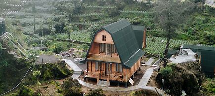Sikunir Pondok Cabin By Travelink