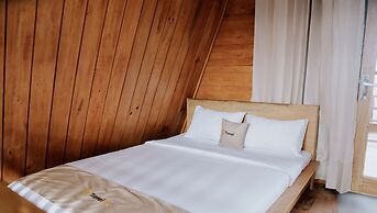 Sikunir Pondok Cabin By Travelink