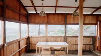 Sikunir Pondok Cabin By Travelink