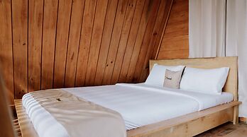 Sikunir Pondok Cabin By Travelink