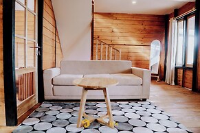 Sikunir Pondok Cabin By Travelink