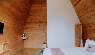 Sikunir Pondok Cabin By Travelink