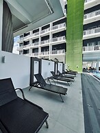 Chic & Cozy Metro Hideout