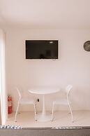 Chic & Cozy Metro Hideout