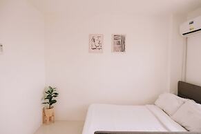 Chic & Cozy Metro Hideout