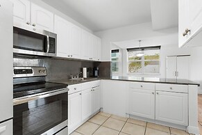 Bay Harbor Sunset Apt 2C