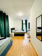 Stylish Shared 3-Bedroom Stay Near City