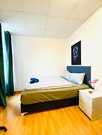 Stylish Shared 3-Bedroom Stay Near City