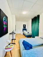 Stylish Shared 3-Bedroom Stay Near City