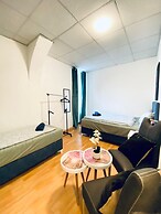 Stylish Shared 3-Bedroom Stay Near City
