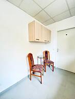 Stylish Shared 3-Bedroom Stay Near City