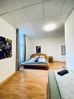 Stylish Shared 3-Bedroom Stay Near City