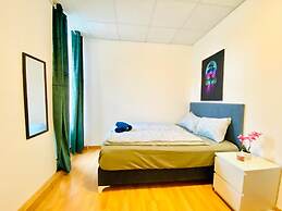 Stylish Shared 3-Bedroom Stay Near City