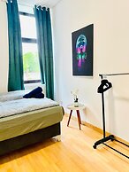 Stylish Shared 3-Bedroom Stay Near City