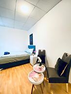 Stylish Shared 3-Bedroom Stay Near City