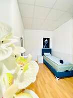 Stylish Shared 3-Bedroom Stay Near City