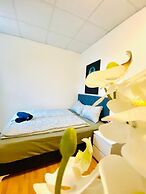 Stylish Shared 3-Bedroom Stay Near City