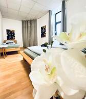 Stylish Shared 3-Bedroom Stay Near City