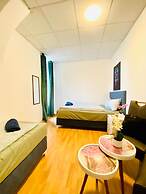 Stylish Shared 3-Bedroom Stay Near City