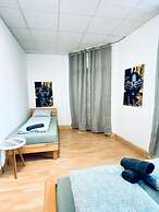 Stylish Shared 3-Bedroom Stay Near City