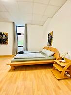 Stylish Shared 3-Bedroom Stay Near City