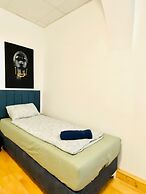 Stylish Shared 3-Bedroom Stay Near City